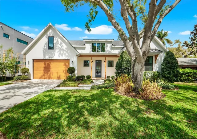 Photo 2 of Single family home for sale at 2135 Datura St, Sarasota, FL 34239 | MLS# A4685791 | Listing updated on 2026-09-17