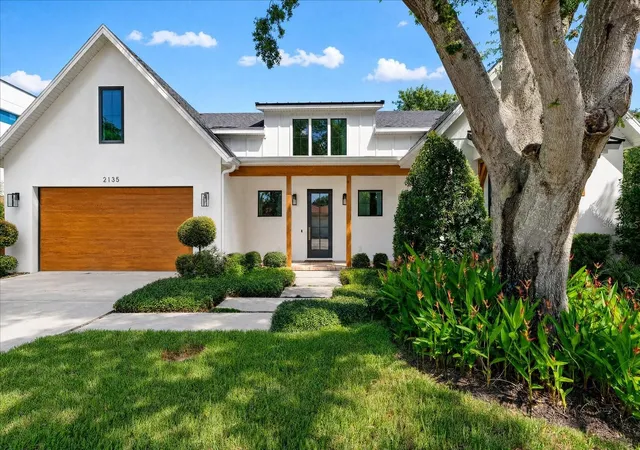 Photo 2 of Single family home for sale at 2135 Datura St, Sarasota, FL 34239 | MLS# A4685791 | Listing updated on 2026-10-02