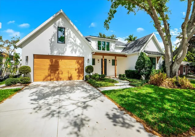 Photo 3 of Single family home for sale at 2135 Datura St, Sarasota, FL 34239 | MLS# A4685791 | Listing updated on 2026-09-17