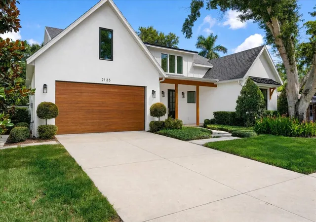 Photo 3 of Single family home for sale at 2135 Datura St, Sarasota, FL 34239 | MLS# A4685791 | Listing updated on 2026-10-02