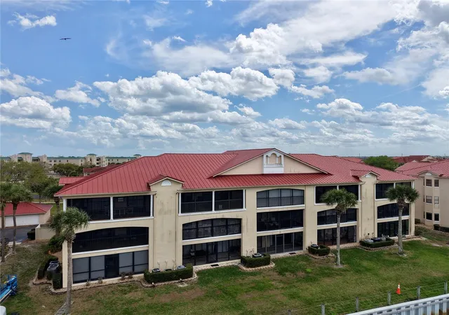 2nd image of 442 Bouchelle Dr, NEW SMYRNA BEACH, FL 32169