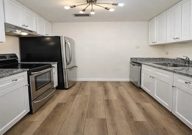 3rd image of 1712 Belleair Forest Dr, Belleair, FL 33756