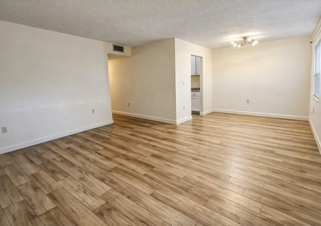 4th image of 1712 Belleair Forest Dr, Belleair, FL 33756