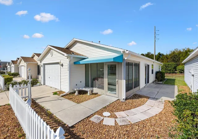 Photo 2 of Single family home for sale at 17470 Se 93rd Vine Ave, The Villages, FL 32162 | MLS# G5109426 | Listing updated on 2026-09-22