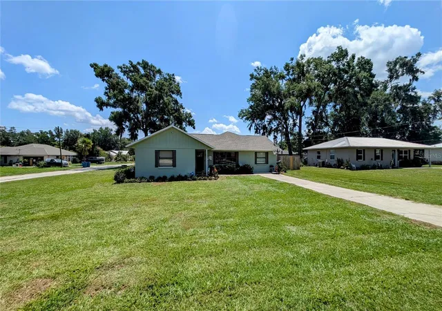 Photo 3 of Single family home for sale at 624 N Lanier Ave, Fort Meade, FL 33841 | MLS# P4938117 | Listing updated on 2026-10-20