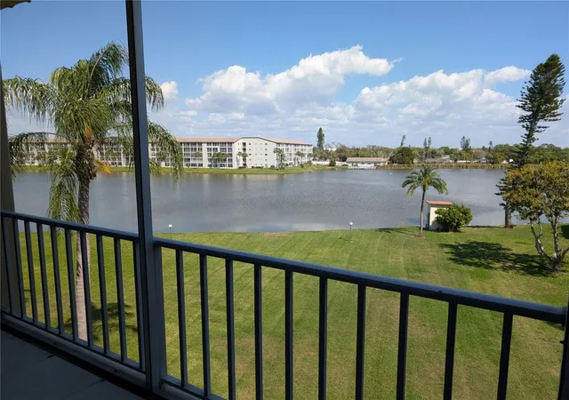 2nd image of 3807 Lake Bayshore Dr #H-416, Bradenton, FL 34205 | MLS# A4685814