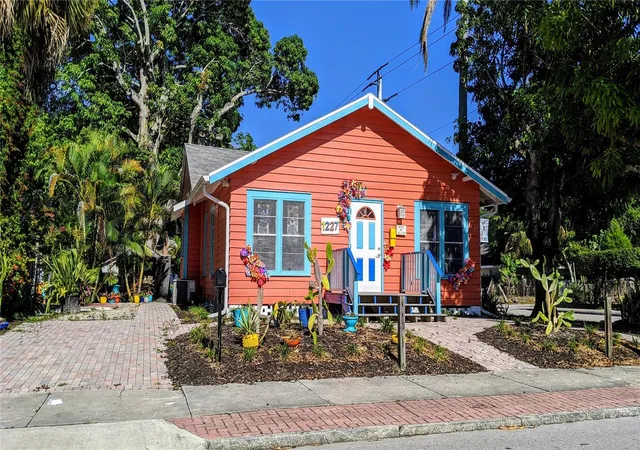 2nd image of 3807 Lake Bayshore Dr, BRADENTON, FL 34205