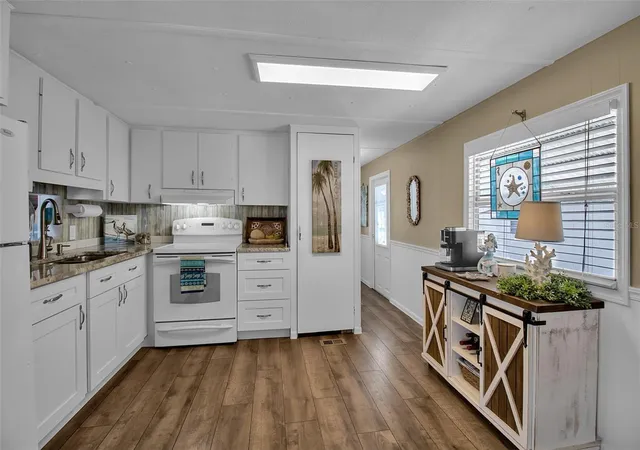 4th image of 10315 Cortez Rd W #27F, Bradenton, FL 34210 | MLS# A4685824