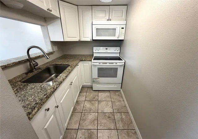 3rd image of 7113 E Bank Dr #7113, Tampa, FL 33617 | MLS# O6389838