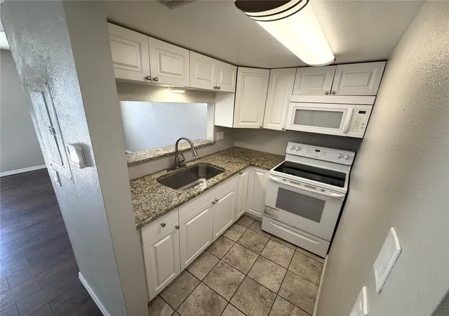 4th image of 7113 E Bank Dr #7113, Tampa, FL 33617 | MLS# O6389838