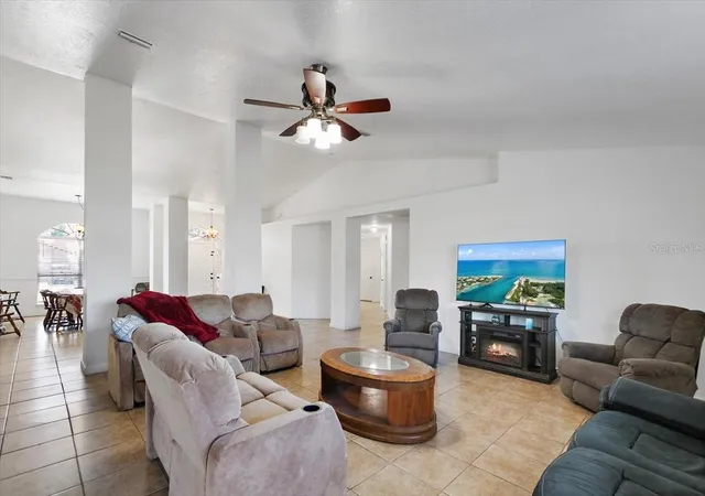 Photo 4 of Single family home for sale at 38 Red Ml Dr, Palm Coast, FL 32164 | MLS# FC316845 | Listing updated on 2026-08-11