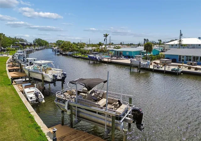 4th image of 10443 Waterbird Wy, Bradenton, FL 34209 | MLS# TB8485599
