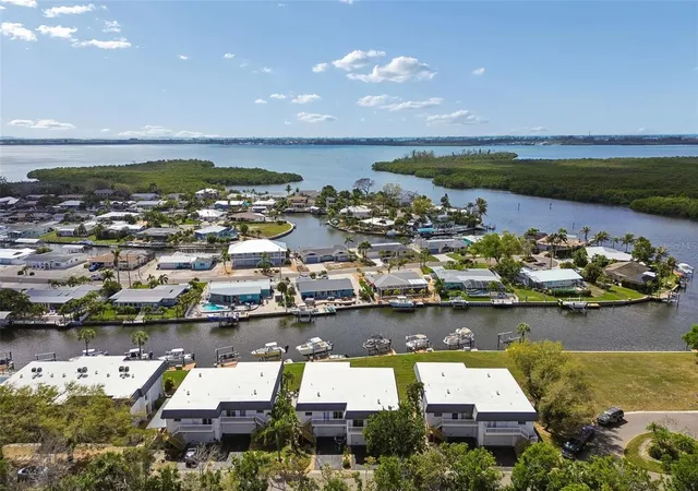 3rd image of 10443 Waterbird Wy, Bradenton, FL 34209 | MLS# TB8485599