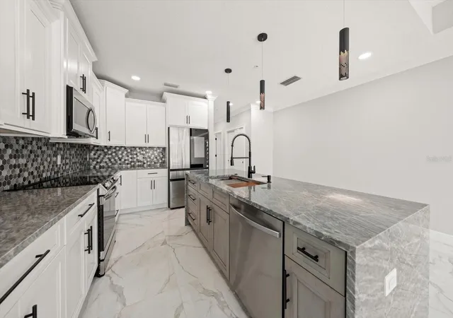 5th image of 211 Dolphin Pt #201, Clearwater Beach, FL 33767 | MLS# TB8485670