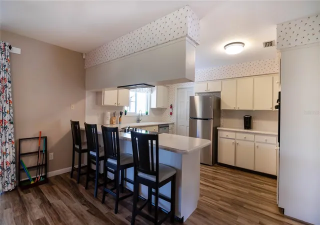 5th image of 215 Morningside Dr, Valrico, FL 33594 | MLS# TB8485689