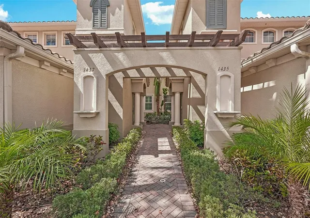 3rd image of 1435 Emerald Dunes Dr, Sun City Center, FL 33573 | MLS# TB8485696