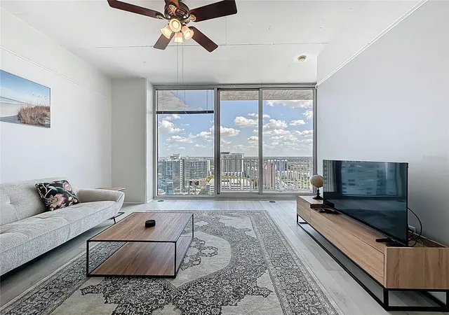 Listing Photo 1 - Condo for sale in building located at 155 S Ct Ave, ORLANDO, FL 32801 - Unit #1911