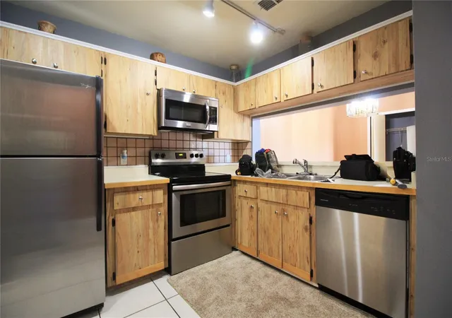 Listing Photo 5 - Condo for sale in building located at 5208 Via Hacienda Cir, Orlando, FL 32839 - Unit #A201