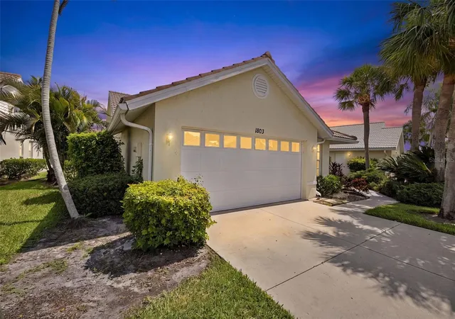 Photo 4 of Single family home for sale at 1803 Ashley Dr, Venice, FL 34292 | MLS# C7523233 | Listing updated on 2026-10-01