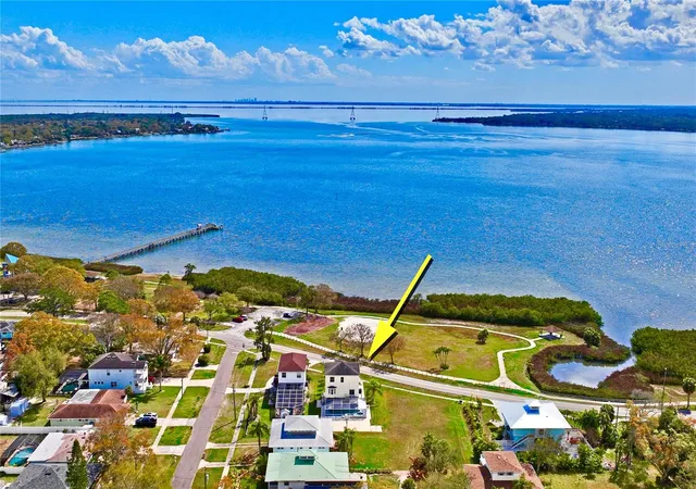 Photo 1 of Single family home for sale at 402 Shore Dr W, Oldsmar, FL 34677 | MLS# TB8485835 | Listing updated on 2026-10-02