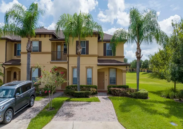 Photo 2 of Townhouse for sale at 206 Bergamo Dr, Davenport, FL 33897 | MLS# O6390093 | Listing updated on 2026-03-13