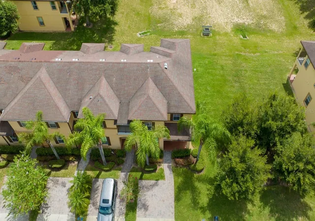 Photo 3 of Townhouse for sale at 206 Bergamo Dr, Davenport, FL 33897 | MLS# O6390093 | Listing updated on 2026-03-13
