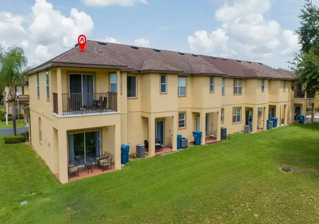 Photo 3 of Townhouse for sale at 206 Bergamo Dr, Davenport, FL 33897 | MLS# O6390093 | Listing updated on 2026-03-13