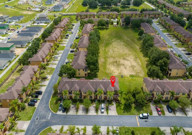 Photo 4 of Townhouse for sale at 206 Bergamo Dr, Davenport, FL 33897 | MLS# O6390093 | Listing updated on 2026-03-13