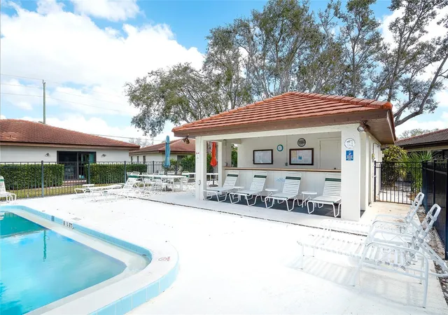 2nd image of 6004 Vivienda Dr, BRADENTON, FL 34207