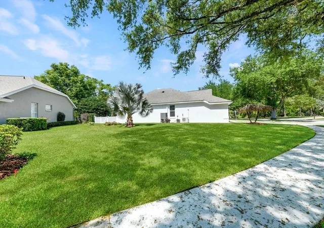 Photo 3 of Sale Pending at 1901 Park Forest Blvd, Mount Dora, FL 32757 | MLS# G5109489 | Listing updated on 2026-09-03