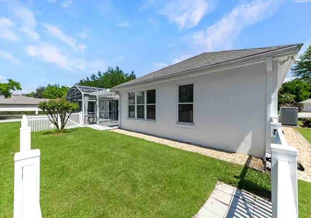 Photo 3 of Sale Pending at 1901 Park Forest Blvd, Mount Dora, FL 32757 | MLS# G5109489 | Listing updated on 2026-09-03