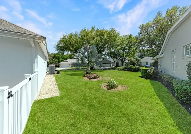 Photo 4 of Sale Pending at 1901 Park Forest Blvd, Mount Dora, FL 32757 | MLS# G5109489 | Listing updated on 2026-09-03