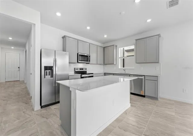 3rd image of 9804 Redwood Heights Loop, Thonotosassa, FL 33592 | MLS# TB8485951