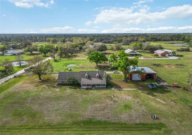 Homes for sale in Sarasota, FL | 16031 Winburn Dr S, Sarasota, FL 34240 | MLS# A4685972