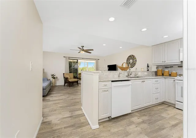4th image of 6800 Placida Rd #TH2, 1B, Englewood, FL 34224 | MLS# D6146579