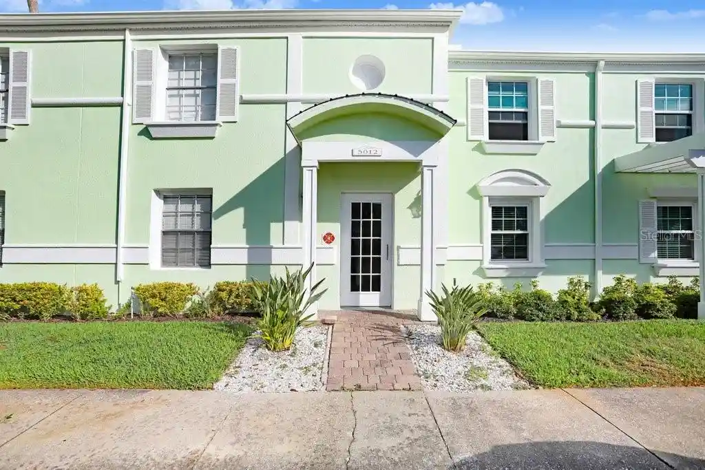 Listing Photo 2 - Condo for sale in 5012 Starfish Dr Se located at 5012 Starfish Dr Se, ST PETERSBURG, FL 33705 - Unit 5012 Starfish Dr SE