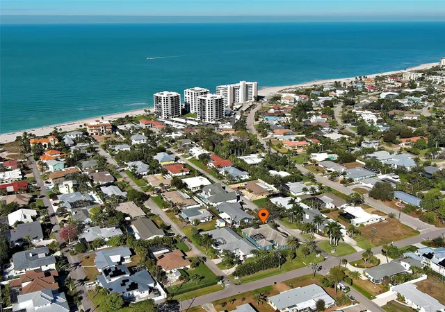 2nd image of 16 Gulf Manor Dr, Venice, FL 34285 | MLS# N6143388