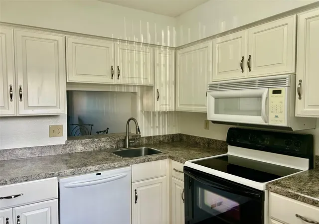 4th image of 1701 Pinehurst Rd #18C, Dunedin, FL 34698 | MLS# TB8486083