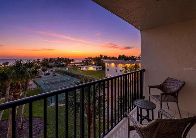 Homes for sale in Longboat Key, FL | 3240 Gulf Of Mexico Dr #B402, Longboat Key, FL 34228 | MLS# A4686024