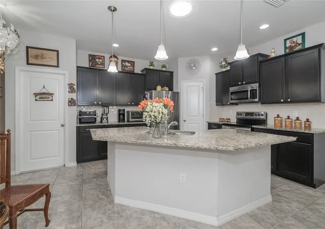 3rd image of 32863 Woodthrush Wy, Wesley Chapel, FL 33545 | MLS# TB8486125