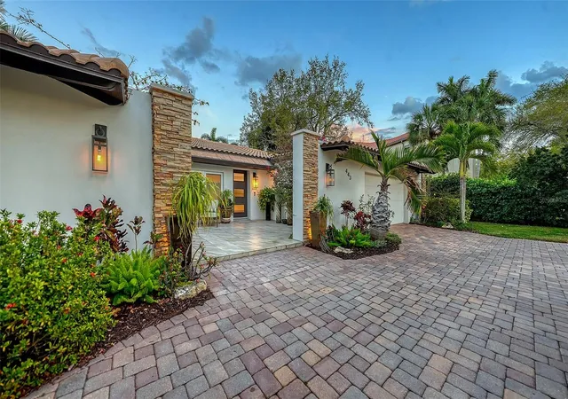 2nd image of 443 Bird Key Dr, Sarasota, FL 34236 | MLS# A4686032