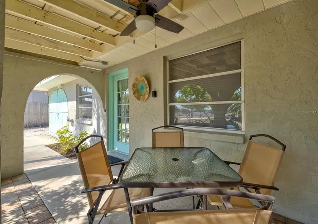 4th image of 2214 Michele Dr, Sarasota, FL 34231 | MLS# A4686063