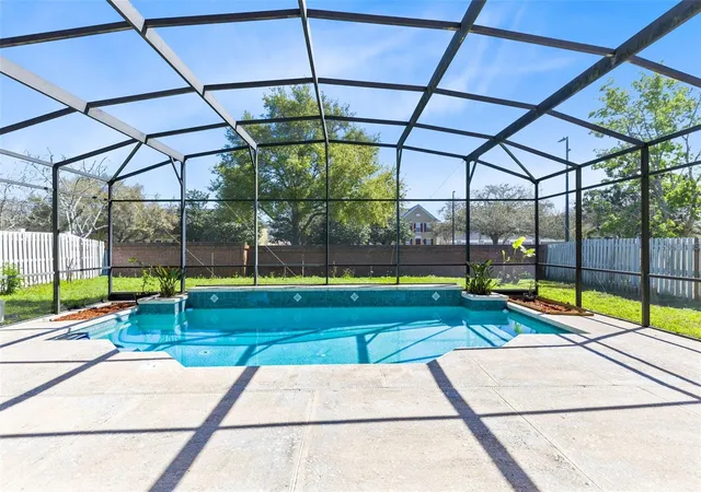 Homes for sale in Orlando, FL | 6658 Lake Pembroke Pl, Orlando, FL 32829 | MLS# O6390383