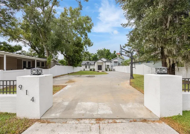 3rd image of 914 E North Bay St, Tampa, FL 33603 | MLS# TB8486281