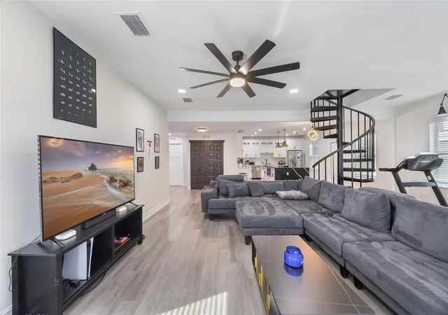 4th image of 914 E North Bay St, Tampa, FL 33603 | MLS# TB8486281