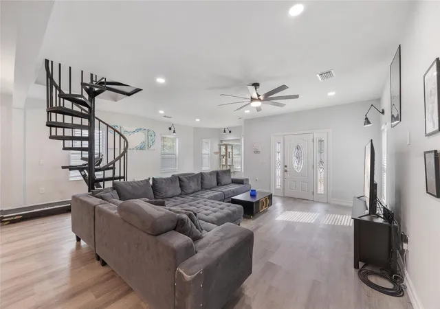 5th image of 914 E North Bay St, Tampa, FL 33603 | MLS# TB8486281