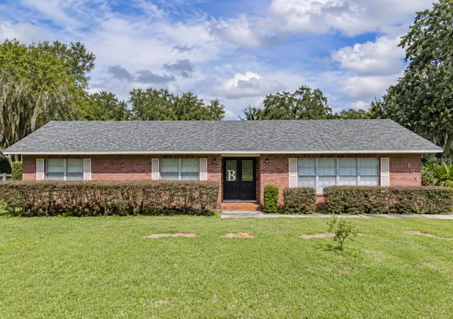 Photo 1 of Single family home for sale at 609 W Pipkin Rd, Lakeland, FL 33813 | MLS# TB8486309 | Listing updated on 2026-10-13