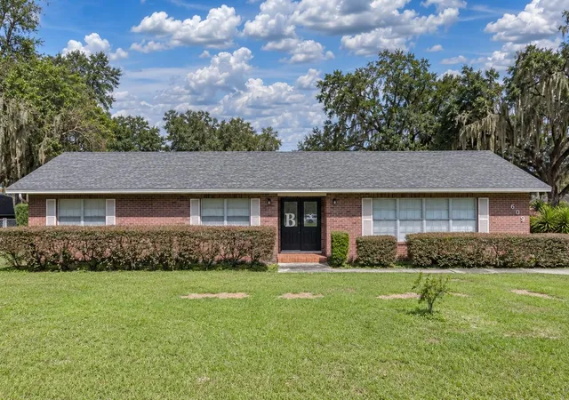 Photo 4 of Single family home for sale at 609 W Pipkin Rd, Lakeland, FL 33813 | MLS# TB8486309 | Listing updated on 2026-10-13