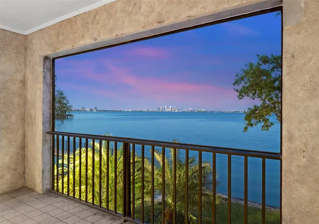 Homes for sale in Tampa, FL | 5010 Bayshore Blvd #4, Tampa, FL 33611 | MLS# TB8486333