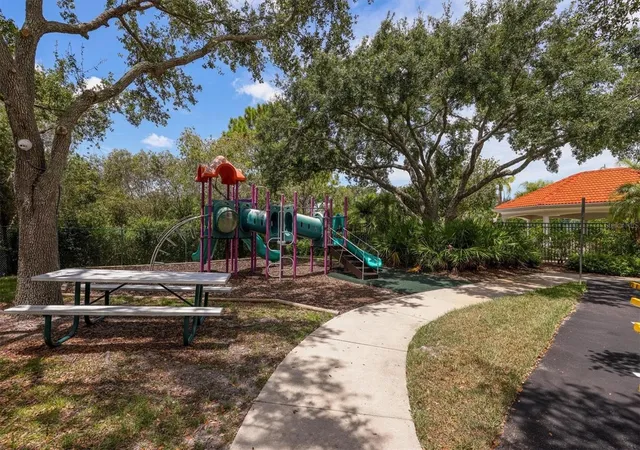 Homes for sale in Sarasota, FL | 6726 W Country Club Ln, Sarasota, FL 34243 | MLS# A4686098